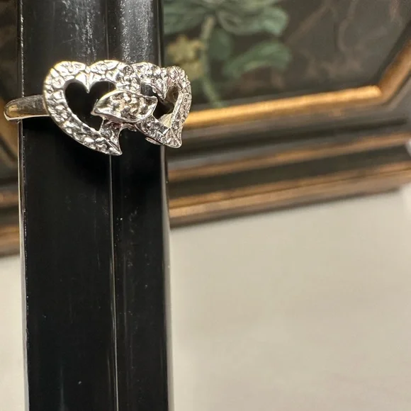 Elegant Silver Heart Ring - Picture 2 of 4